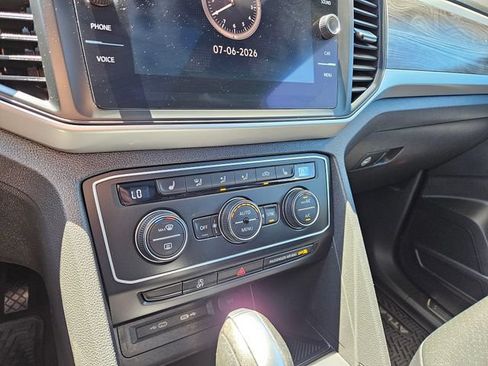 Used 2021 Volkswagen Atlas Cross Sport SE w/ Panoramic Sunroof Package FWD image 33
