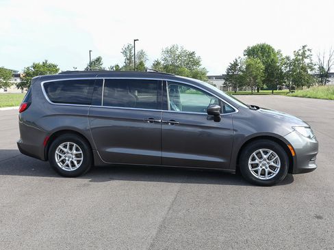 Used 2021 Chrysler Voyager Lxi FWD image 11