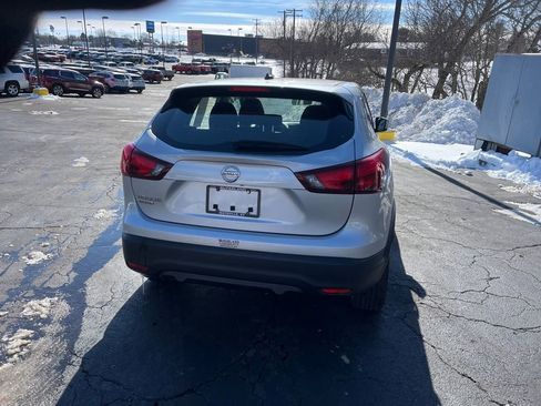 Used 2019 Nissan Rogue Sport S image 5