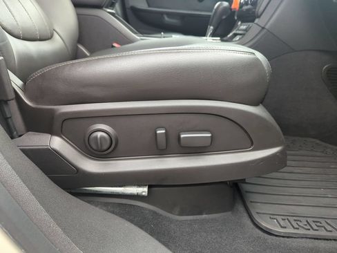 Used 2016 Chevrolet Traverse LTZ FWD image 40