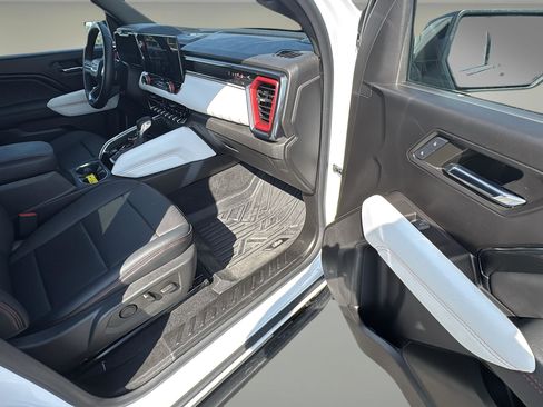 Used 2024 GMC Canyon AT4X w/ AT4X AEV Edition AWD/4WD image 13