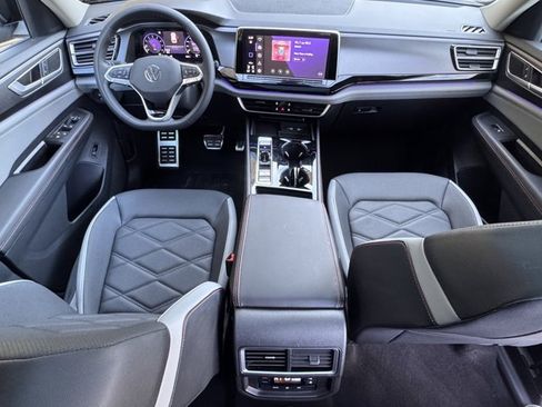 Used 2024 Volkswagen Atlas Peak Edition SE image 16