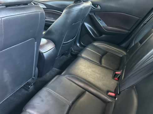 Used 2018 MAZDA MAZDA3 Touring FWD image 12