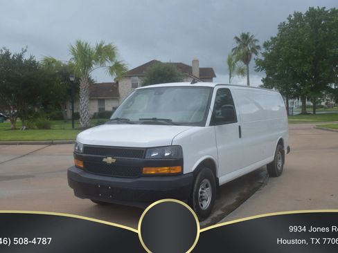Used 2020 Chevrolet Express 3500 Extended w/ Driver Convenience Package RWD image 1