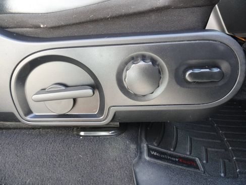 Used 2007 Lincoln Mark LT 2WD image 29