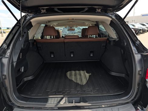 Used 2018 Subaru Outback 2.5i Touring AWD/4WD image 18