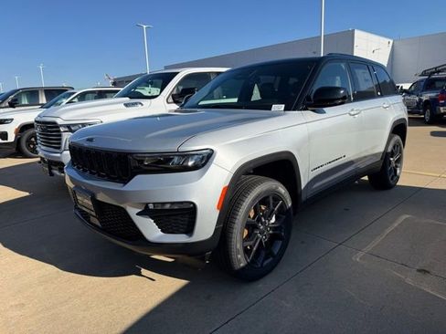 New 2025 Jeep Grand Cherokee Limited image 2
