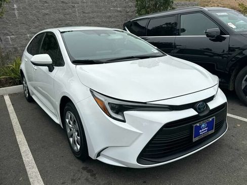 Used 2024 Toyota Corolla LE FWD image 2