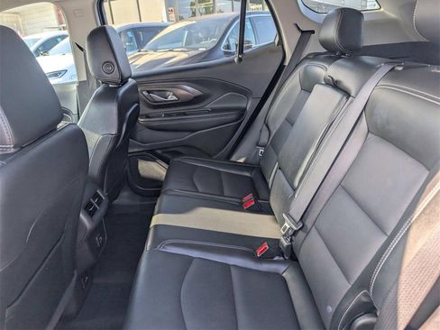 Used 2024 GMC Terrain SLT image 9