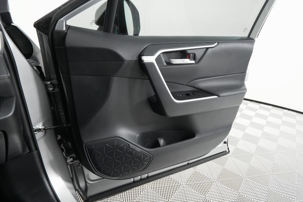Used 2019 Toyota RAV4 XLE AWD/4WD image 21