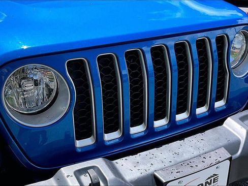 Used 2023 Jeep Gladiator Overland AWD/4WD image 29