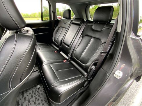 Used 2024 Jeep Grand Cherokee Limited w/ Black Appearance Package image 25