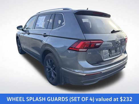 Certified 2024 Volkswagen Tiguan SE image 3