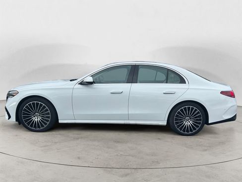 Used 2024 Mercedes-Benz E 350 4MATIC Sedan image 2