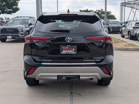 Used 2025 Toyota Highlander Platinum AWD/4WD image 6