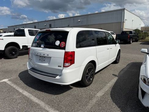 Used 2018 Dodge Grand Caravan SE FWD image 8