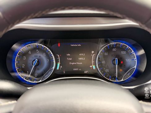 Used 2024 Chrysler Pacifica Touring-L FWD image 29