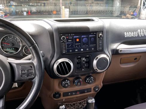 Used 2013 Jeep Wrangler Unlimited Sahara w/ Connectivity Group AWD/4WD image 15