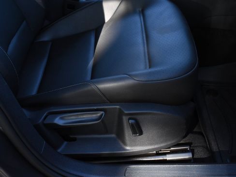 Used 2021 Volkswagen Golf 4-Door image 27