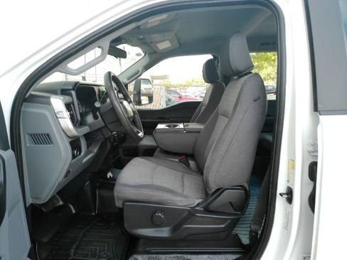 Used 2024 Ford F250 XL w/ XL Chrome Package image 15