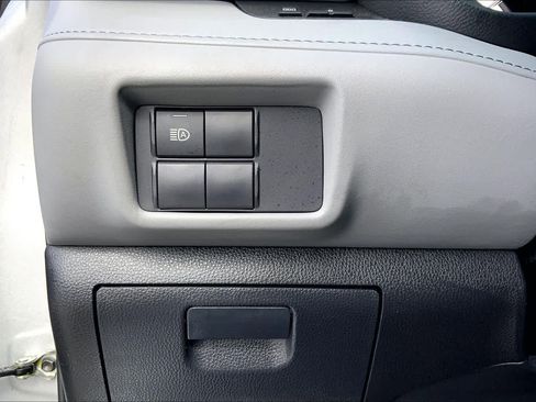 Used 2022 Toyota Highlander L image 32