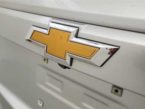 Used 2019 Chevrolet Trax LT w/ LT Convenience Package FWD image 16