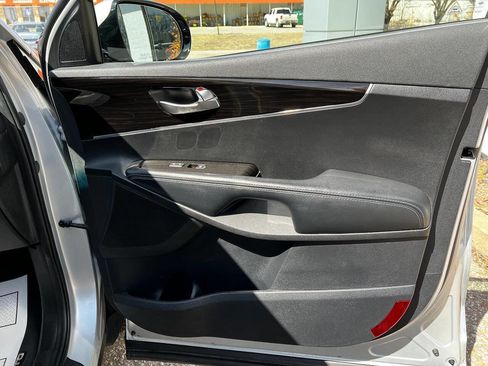 Used 2020 Kia Sorento AWD V6 image 7