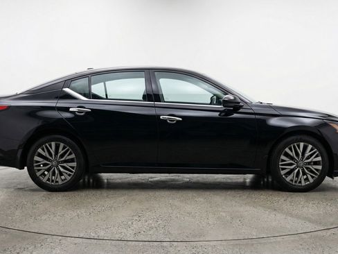 Used 2025 Nissan Altima 2.5 SV image 11
