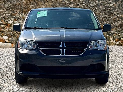 Used 2018 Dodge Grand Caravan SE w/ UConnect Hands-Free Group image 3