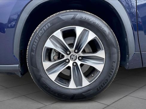 Used 2023 Toyota Highlander XLE FWD image 11