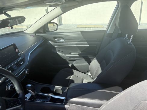 Used 2025 Nissan Altima 2.5 SV image 24