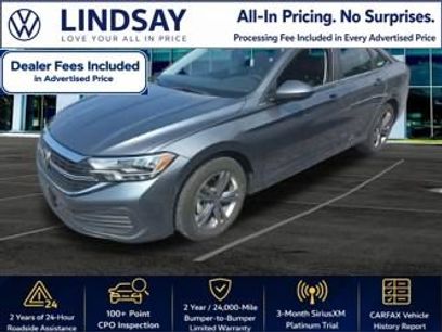 Used 2023 Volkswagen Jetta SE w/ Panoramic Sunroof Package