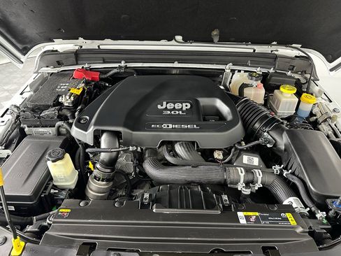 Used 2021 Jeep Gladiator Sport image 12