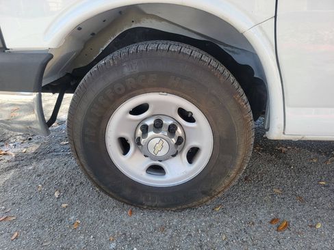 Used 2014 Chevrolet Express 3500 Extended RWD image 31