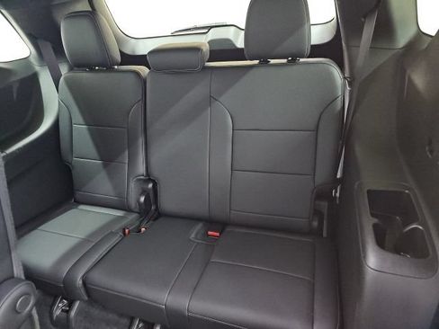 Used 2025 Chevrolet Traverse LT AWD/4WD image 4