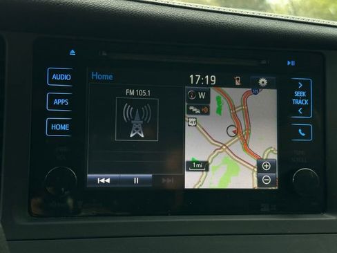 Used 2015 Toyota Sienna XLE image 23