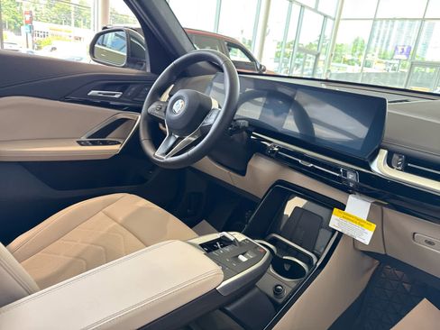 Used 2025 BMW X1 xDrive28i w/ Convenience Package image 10