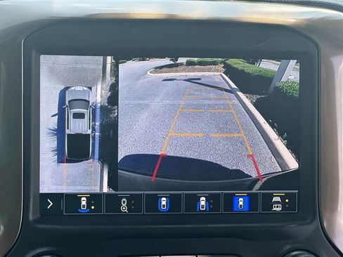 Used 2022 Chevrolet Silverado 1500 High Country w/ Technology Package image 19