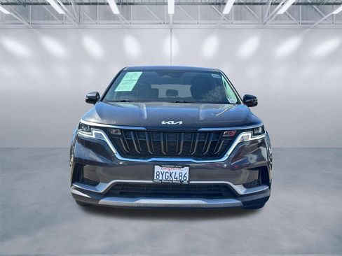 Used 2022 Kia Carnival LX image 2