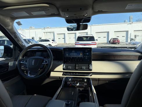Certified 2024 Lincoln Navigator Reserve image 18