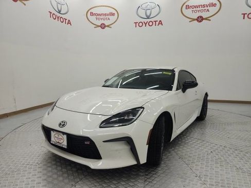 Used 2023 Toyota GR86 Premium RWD image 2