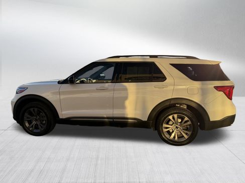 Certified 2023 Ford Explorer XLT w/ Equipment Group 202A AWD/4WD image 4