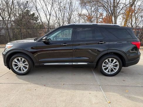 Used 2022 Ford Explorer Limited w/ Equipment Group 301A image 2