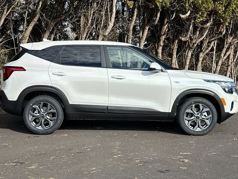New 2026 Kia Seltos LX image 2