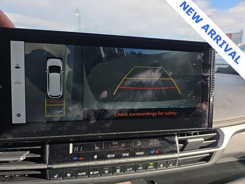 Used 2025 Toyota Sienna Platinum image 28