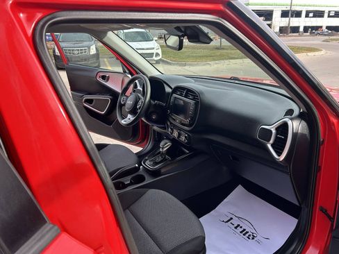 Used 2022 Kia Soul LX w/ Technology Package image 18