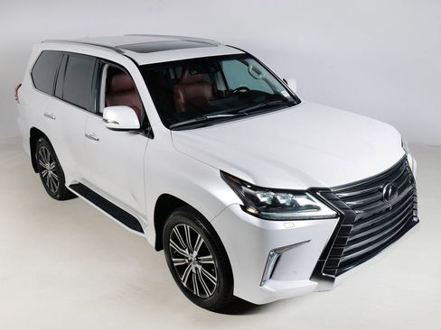 Used 2018 Lexus LX 570 4WD image 11