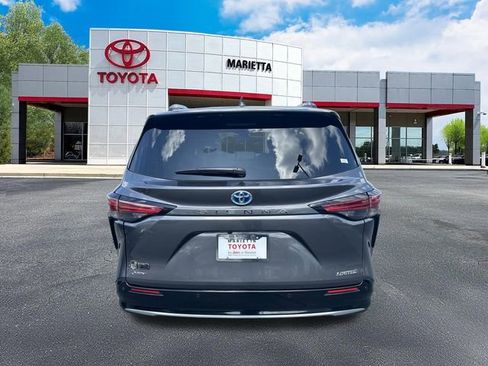 Used 2025 Toyota Sienna Limited FWD image 28