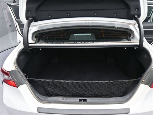 Used 2022 Toyota Camry SE image 13