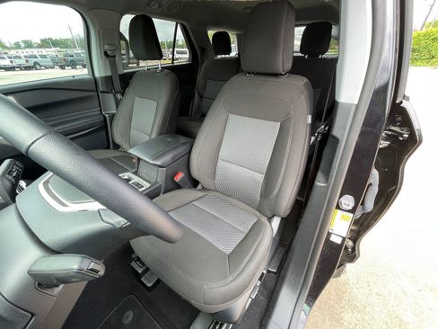 Used 2024 Ford Explorer XLT image 10